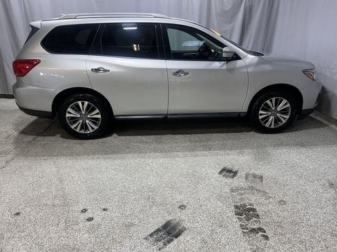 Used 2019 Nissan Pathfinder SL AWD/4WD image 1