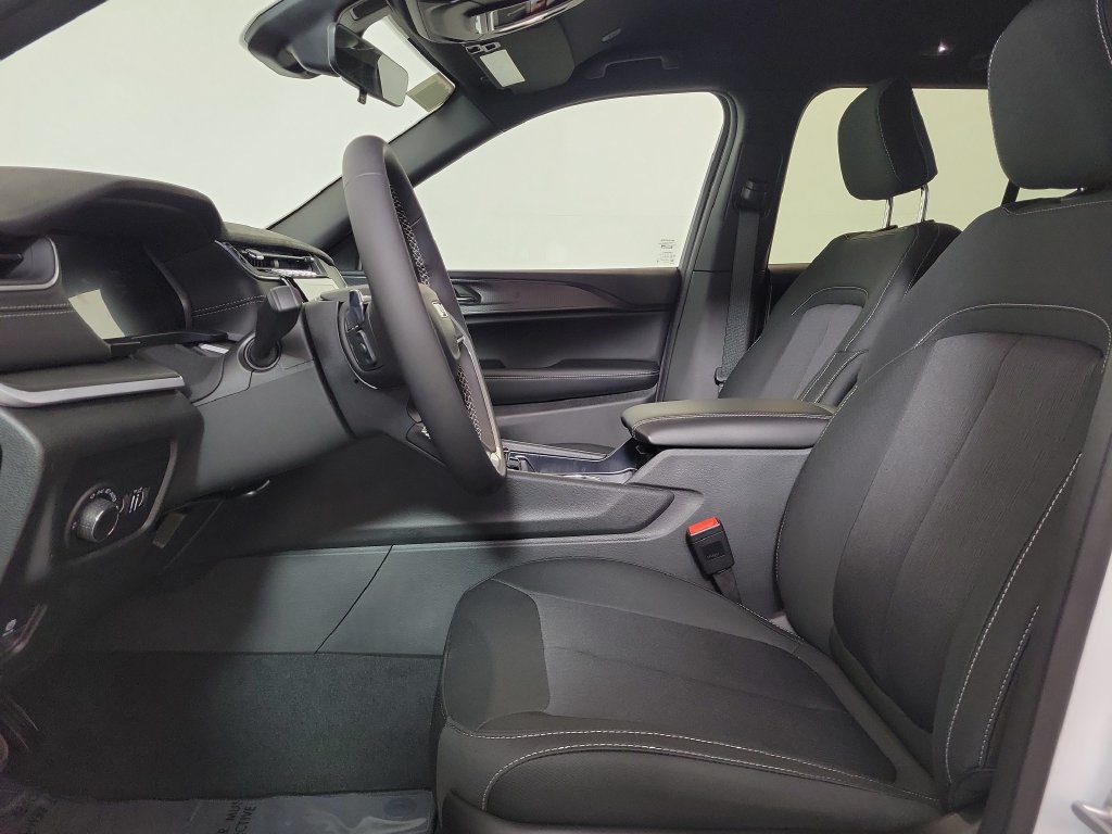 New 2026 Jeep Grand Cherokee Laredo RWD image 12