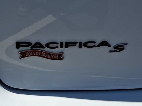 Used 2025 Chrysler Pacifica Limited FWD image 30
