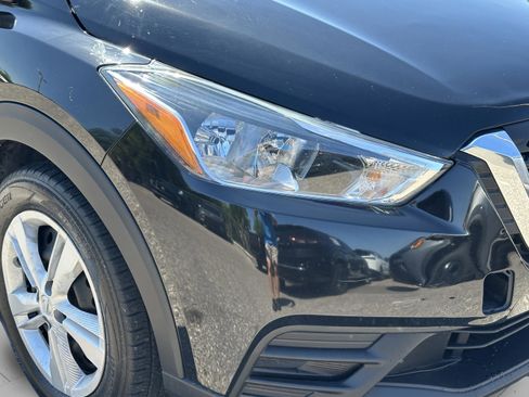 Used 2018 Nissan Kicks S FWD image 39