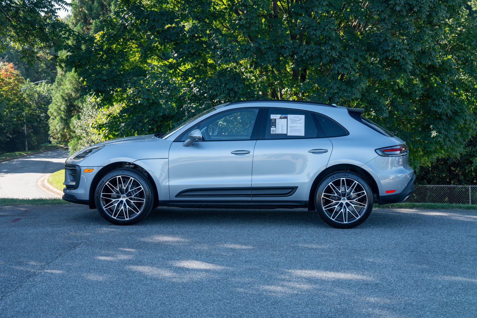Certified 2026 Porsche Macan AWD/4WD image 2