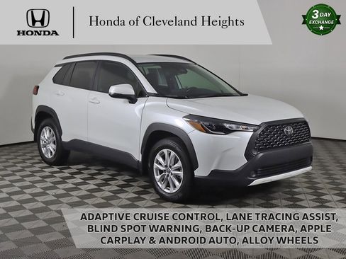 Used 2024 Toyota Corolla Cross LE image 1