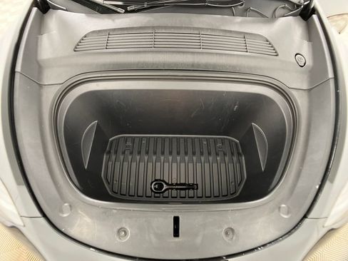 Used 2024 Tesla Model Y Long Range image 31