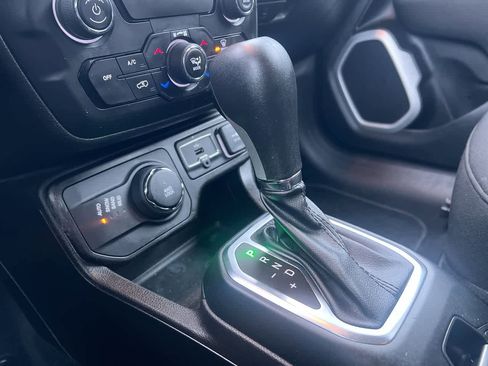 Used 2020 Jeep Renegade Sport image 20