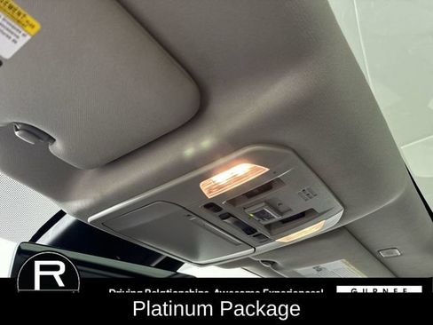 Used 2023 Toyota Highlander Platinum AWD/4WD image 11