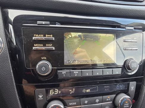 Used 2017 Nissan Rogue SV FWD image 16