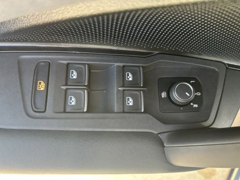 New 2025 Volkswagen Tiguan SE image 11