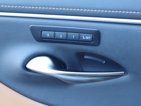 Used 2025 Lexus ES 300h w/ Premium Package FWD image 13