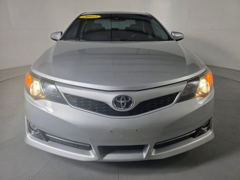 Used 2012 Toyota Camry SE FWD image 8