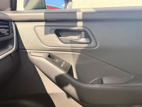 Used 2024 Nissan Rogue S FWD image 25