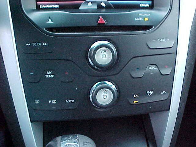 Used 2014 Ford Explorer XLT w/ Equipment Group 202A AWD/4WD image 56