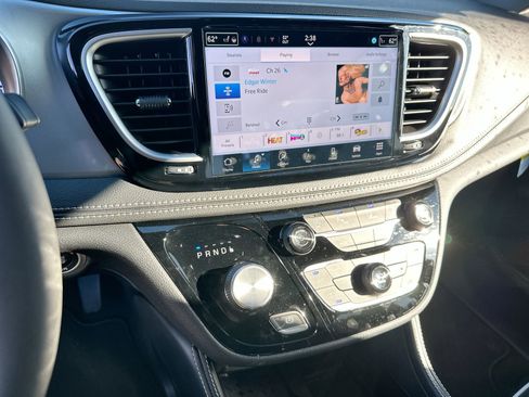 New 2026 Chrysler Pacifica Limited w/ S Appearance Package image 16