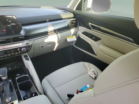 New 2025 Kia Telluride S image 10