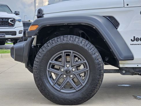 Used 2024 Jeep Wrangler Unlimited Sport AWD/4WD image 11