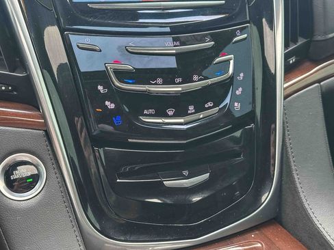 Used 2020 Cadillac Escalade ESV Premium Luxury RWD image 34