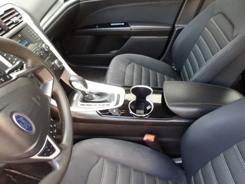 Used 2015 Ford Fusion SE FWD image 20