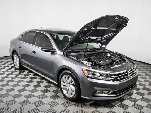 Used 2018 Volkswagen Passat 2.0T SE FWD image 32