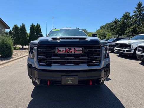 Used 2025 GMC Sierra 2500 AT4X AWD/4WD image 3