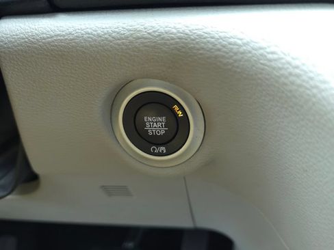 Used 2022 Chrysler Pacifica Limited FWD image 46