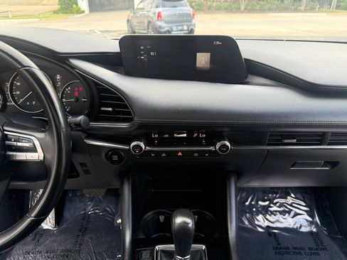Used 2022 MAZDA MAZDA3 s image 25