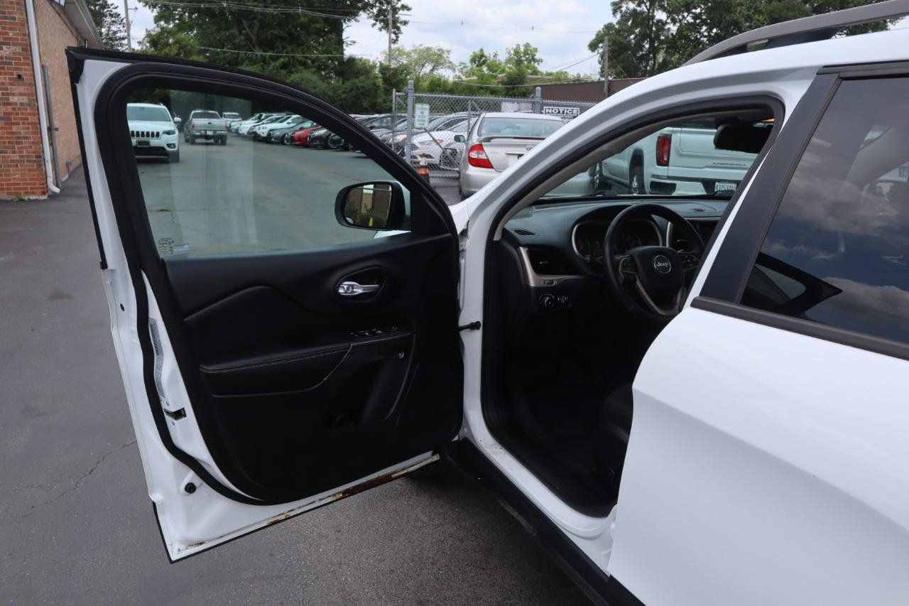 Used 2016 Jeep Cherokee 75th Anniversary AWD/4WD image 19
