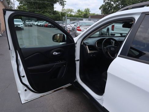 Used 2016 Jeep Cherokee 75th Anniversary AWD/4WD image 19