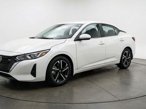 Used 2025 Nissan Sentra SV FWD image 3