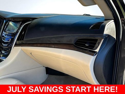 Used 2018 Cadillac Escalade ESV Luxury AWD/4WD image 33