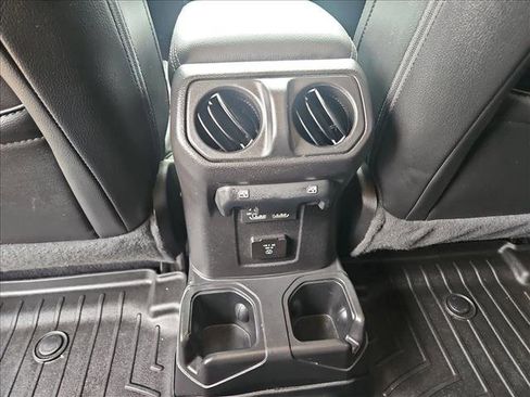 Used 2021 Jeep Wrangler Unlimited Sahara image 17