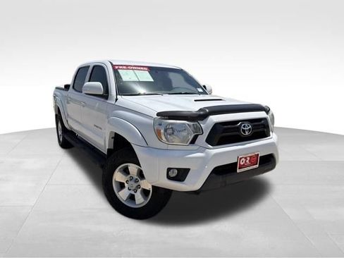 Used 2015 Toyota Tacoma 4x4 Double Cab w/ TRD Sport Package image 2