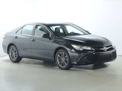 Used 2017 Toyota Camry SE image 9