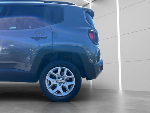 Used 2016 Jeep Renegade Latitude image 23