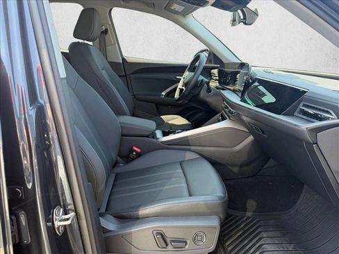 Used 2025 Audi Q5 Premium w/ Convenience Package AWD/4WD image 24