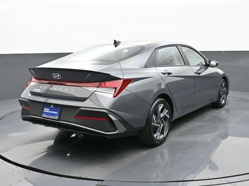 Certified 2025 Hyundai Elantra Sport image 3