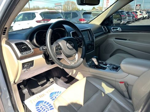 Used 2018 Jeep Grand Cherokee Limited AWD/4WD image 9