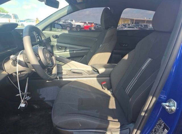 Used 2025 Hyundai Elantra Sport FWD image 6