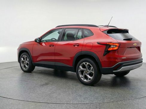 Used 2025 Chevrolet Trax LT image 6