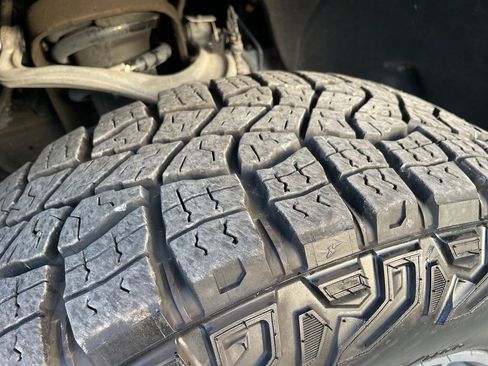 Used 2024 GMC Sierra 1500 AT4 w/ Technology Package image 29