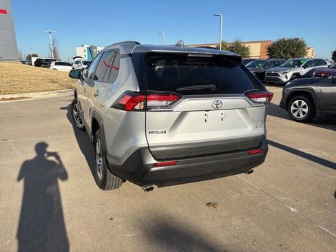 Used 2025 Toyota RAV4 XLE image 5