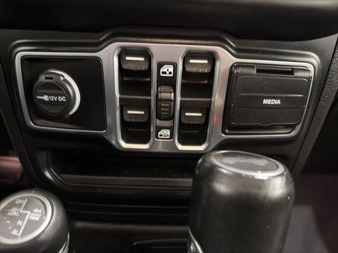 Used 2021 Jeep Wrangler Unlimited Sahara AWD/4WD image 36