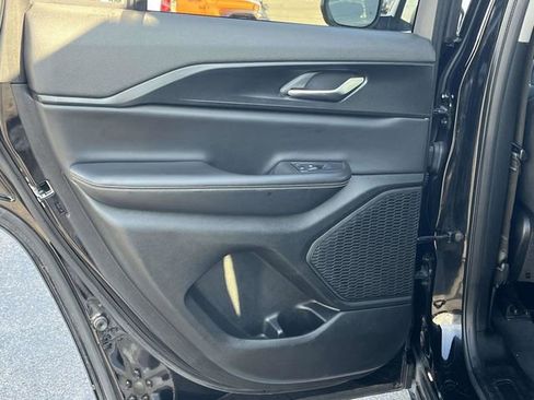 Used 2023 Jeep Grand Cherokee Laredo image 16