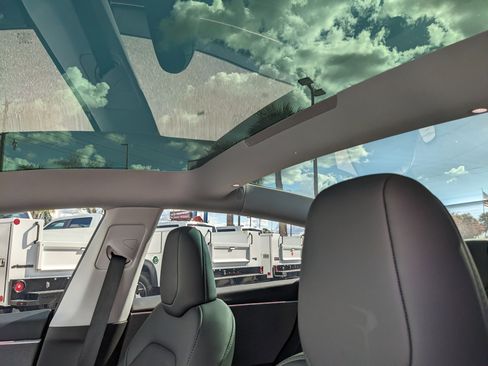 Used 2025 Tesla Model 3 Long Range image 23