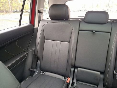 Certified 2024 Volkswagen Tiguan SE w/ Panoramic Sunroof Package AWD/4WD image 18