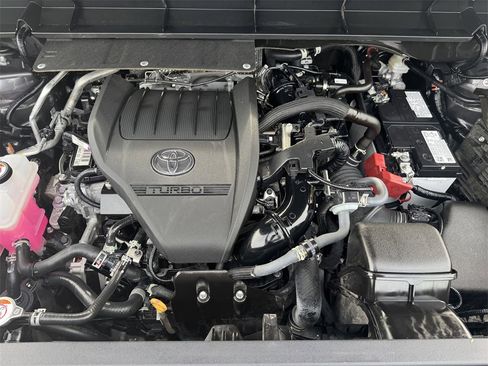 Used 2024 Toyota Highlander Limited image 31
