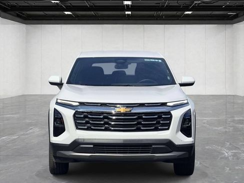 Used 2026 Chevrolet Equinox LT FWD image 2