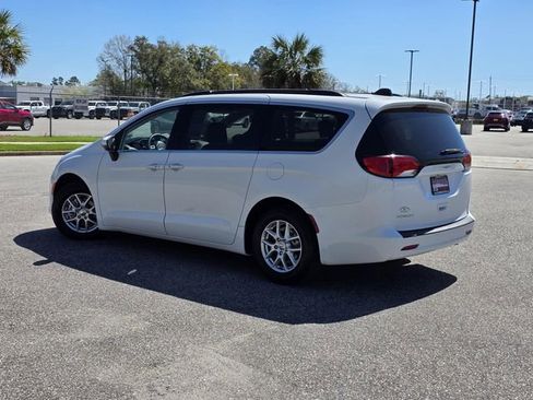 Used 2021 Chrysler Voyager Lxi image 4