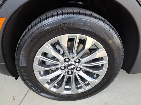 Certified 2025 Cadillac XT4 Premium Luxury image 22