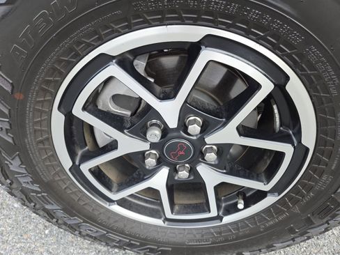 Used 2025 Jeep Gladiator Rubicon w/ Convenience Group image 10