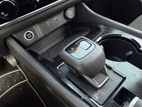 Used 2023 Nissan Rogue S image 18