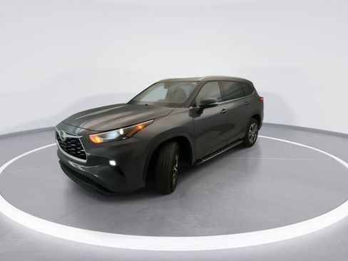 Used 2022 Toyota Highlander XLE image 8